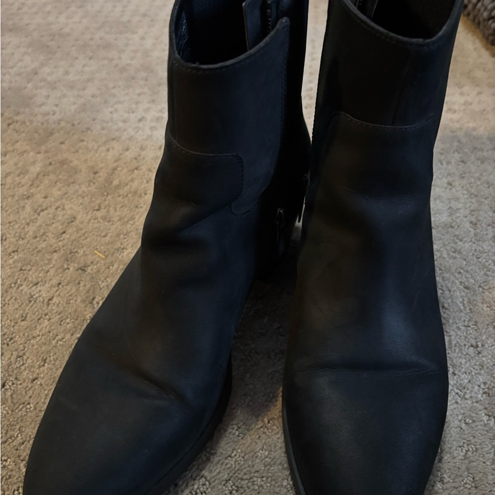 Vionic Women's Waterproof Black Ankle Boots